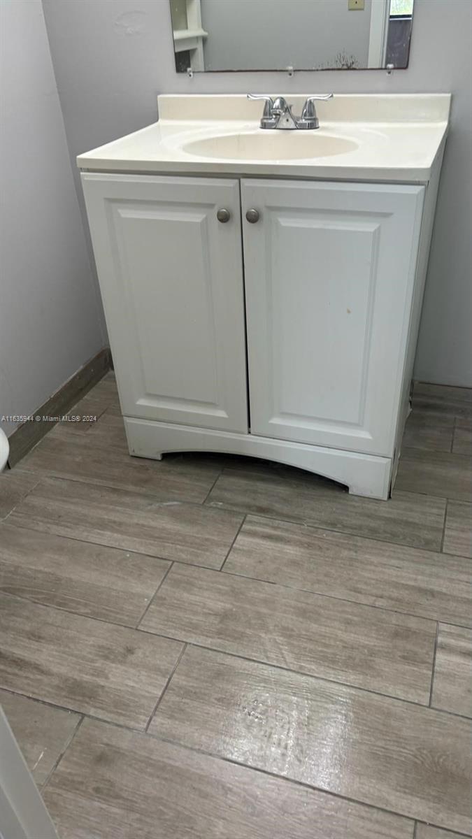 925 NE 209th St # 28 Unit: 202-28