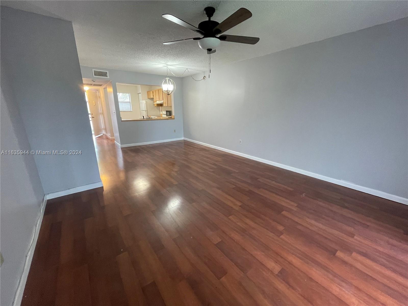 925 NE 209th St # 28 Unit: 202-28