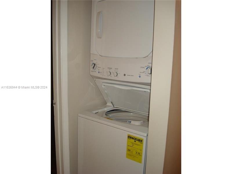 925 NE 209th St # 28 Unit: 202-28