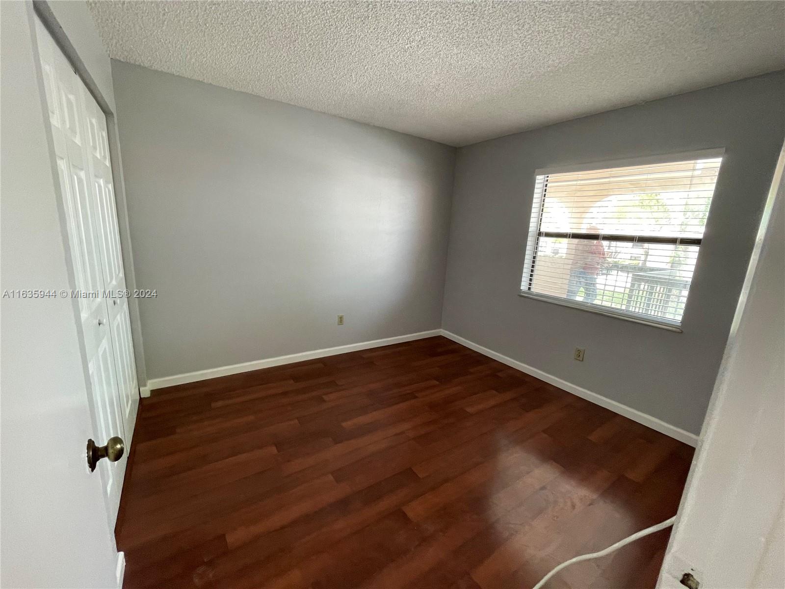 925 NE 209th St # 28 Unit: 202-28