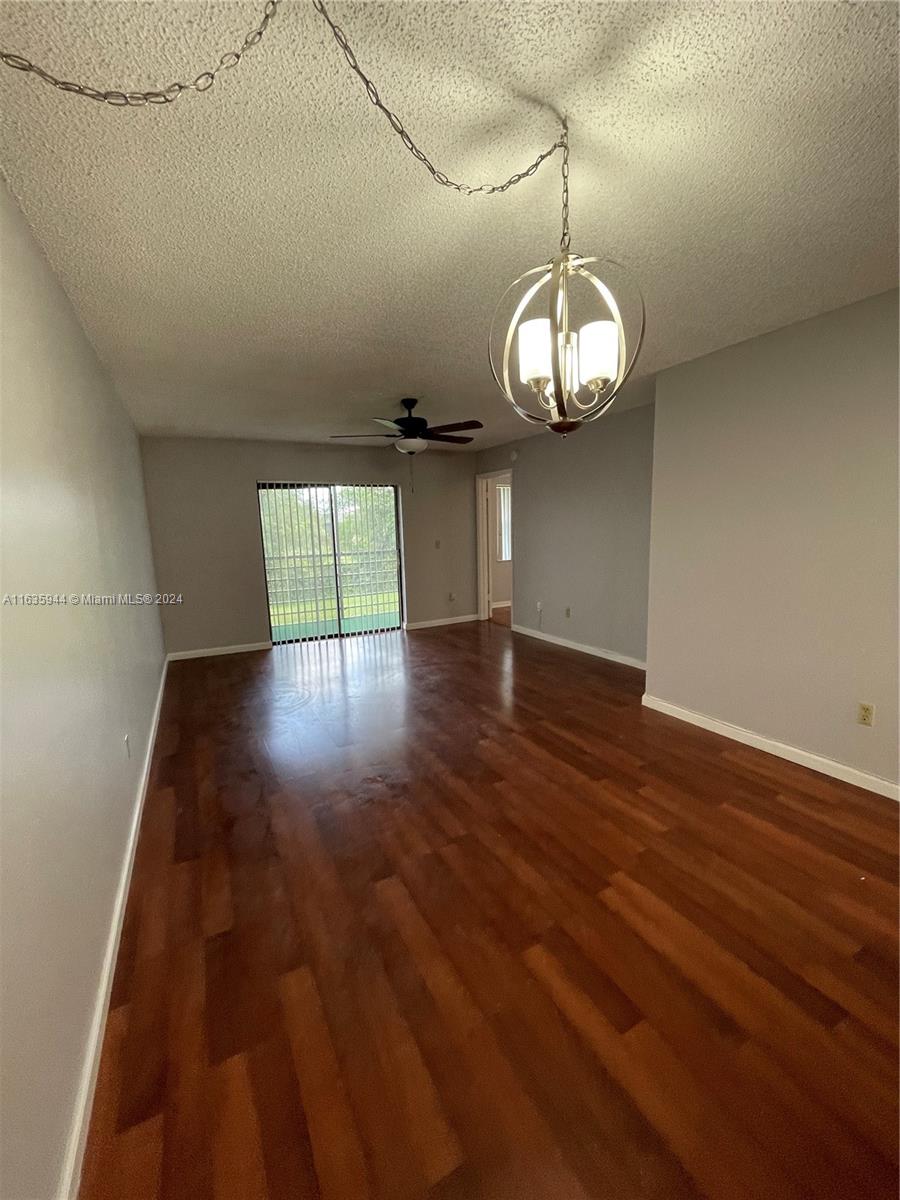 925 NE 209th St # 28 Unit: 202-28