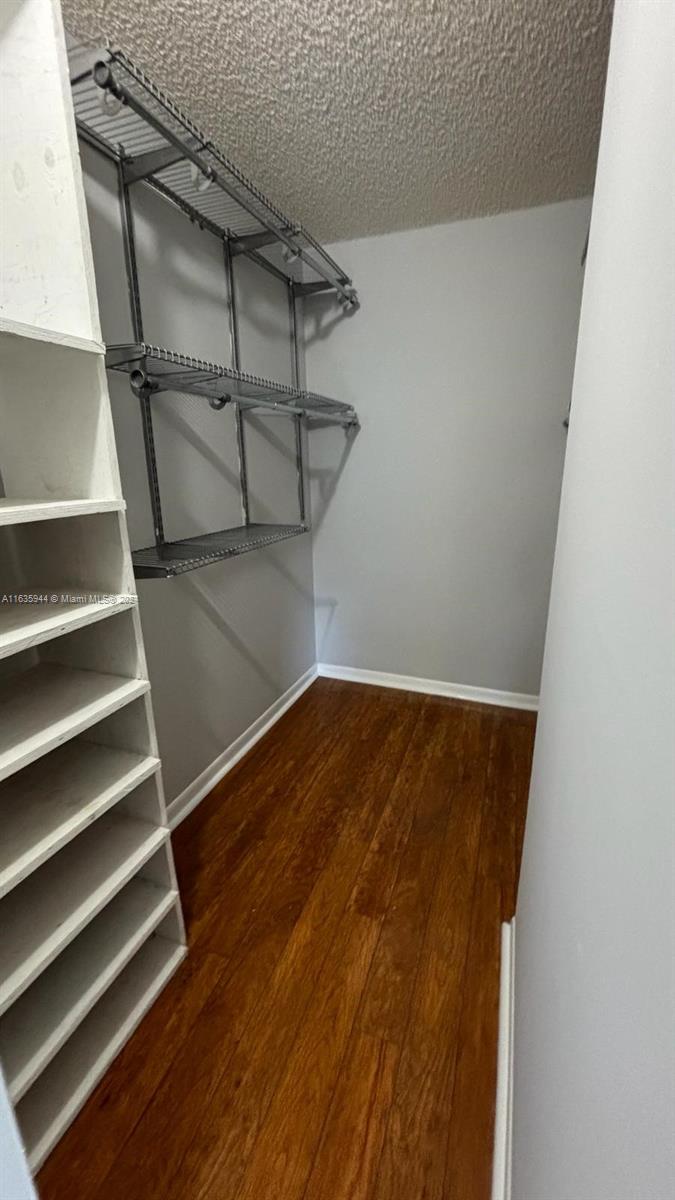 925 NE 209th St # 28 Unit: 202-28