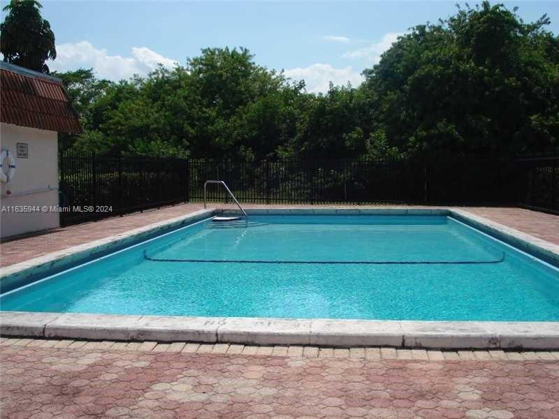 925 NE 209th St # 28 Unit: 202-28