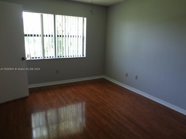 925 NE 209th St # 28 Unit: 202-28