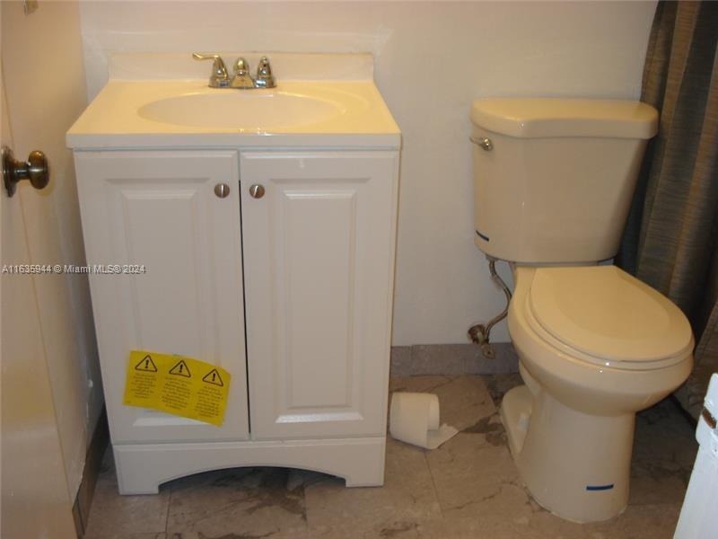 925 NE 209th St # 28 Unit: 202-28