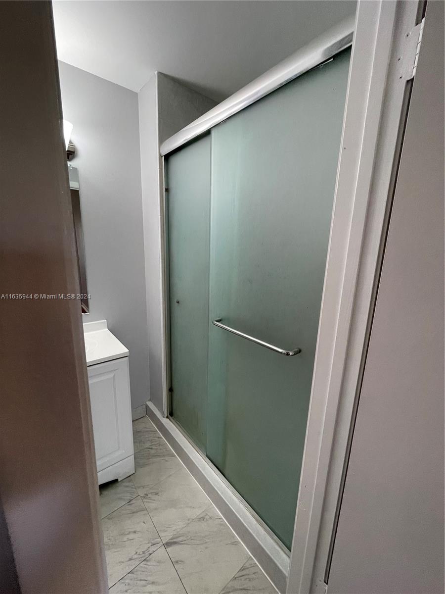 925 NE 209th St # 28 Unit: 202-28