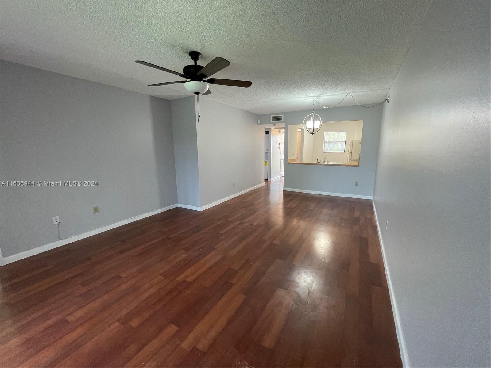 925 NE 209th St # 28 Unit: 202-28