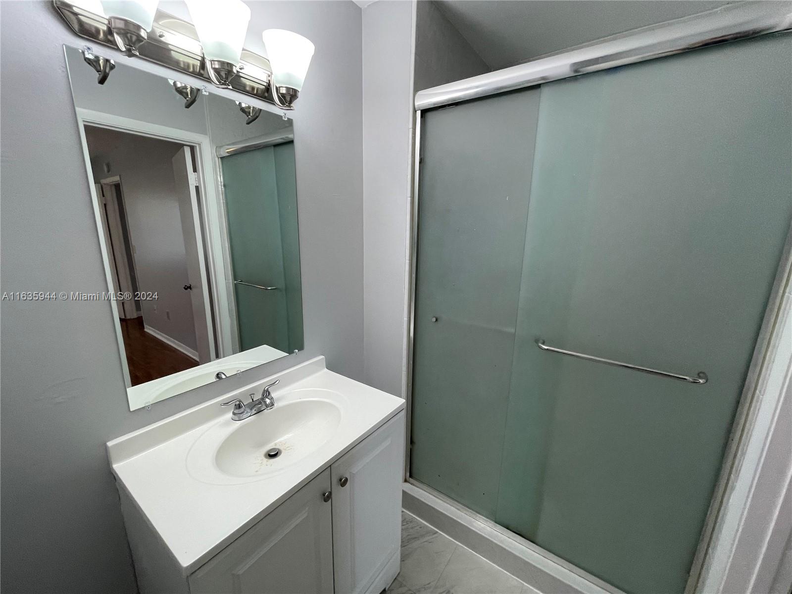 925 NE 209th St # 28 Unit: 202-28