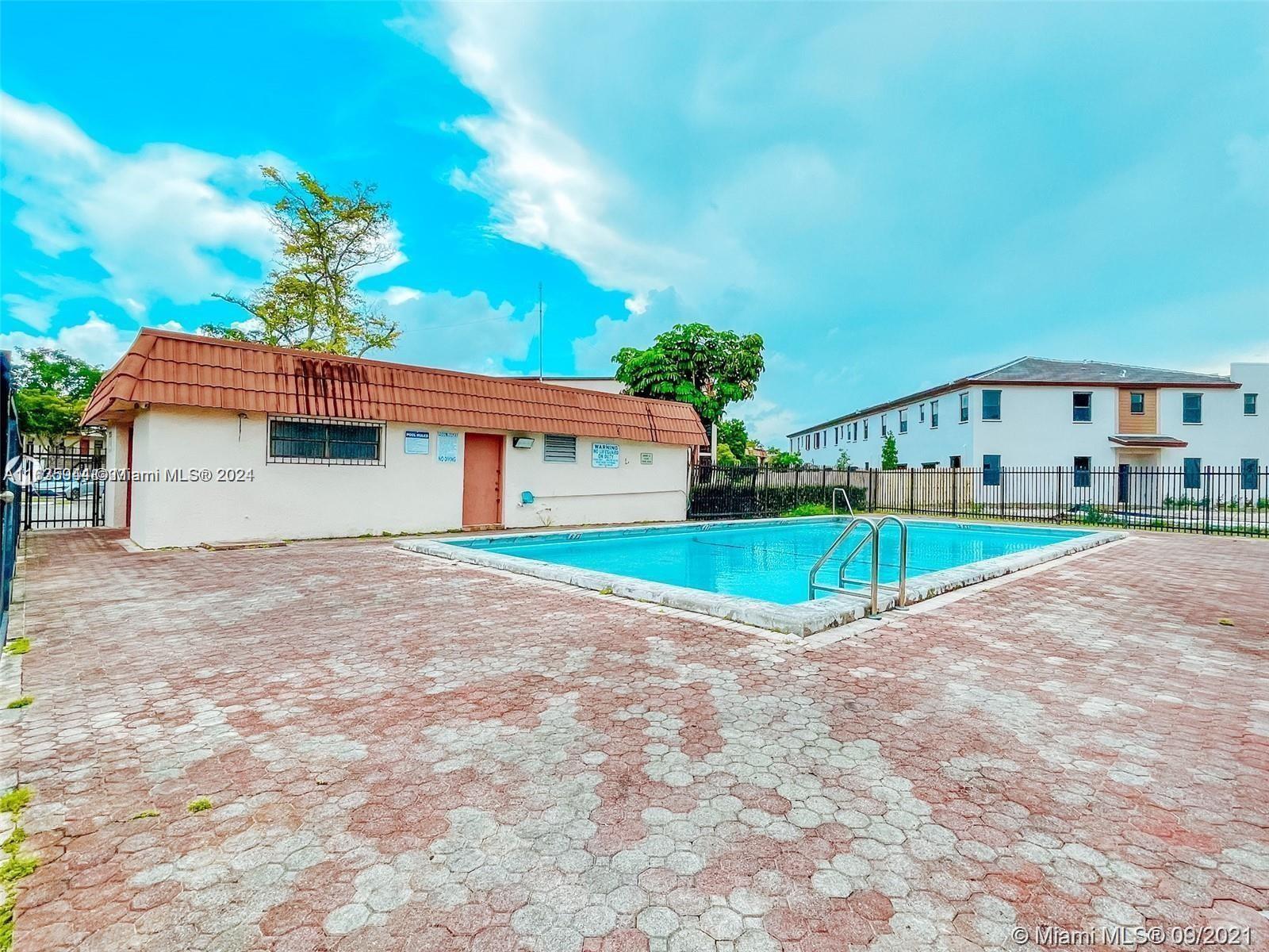 925 NE 209th St # 28 Unit: 202-28