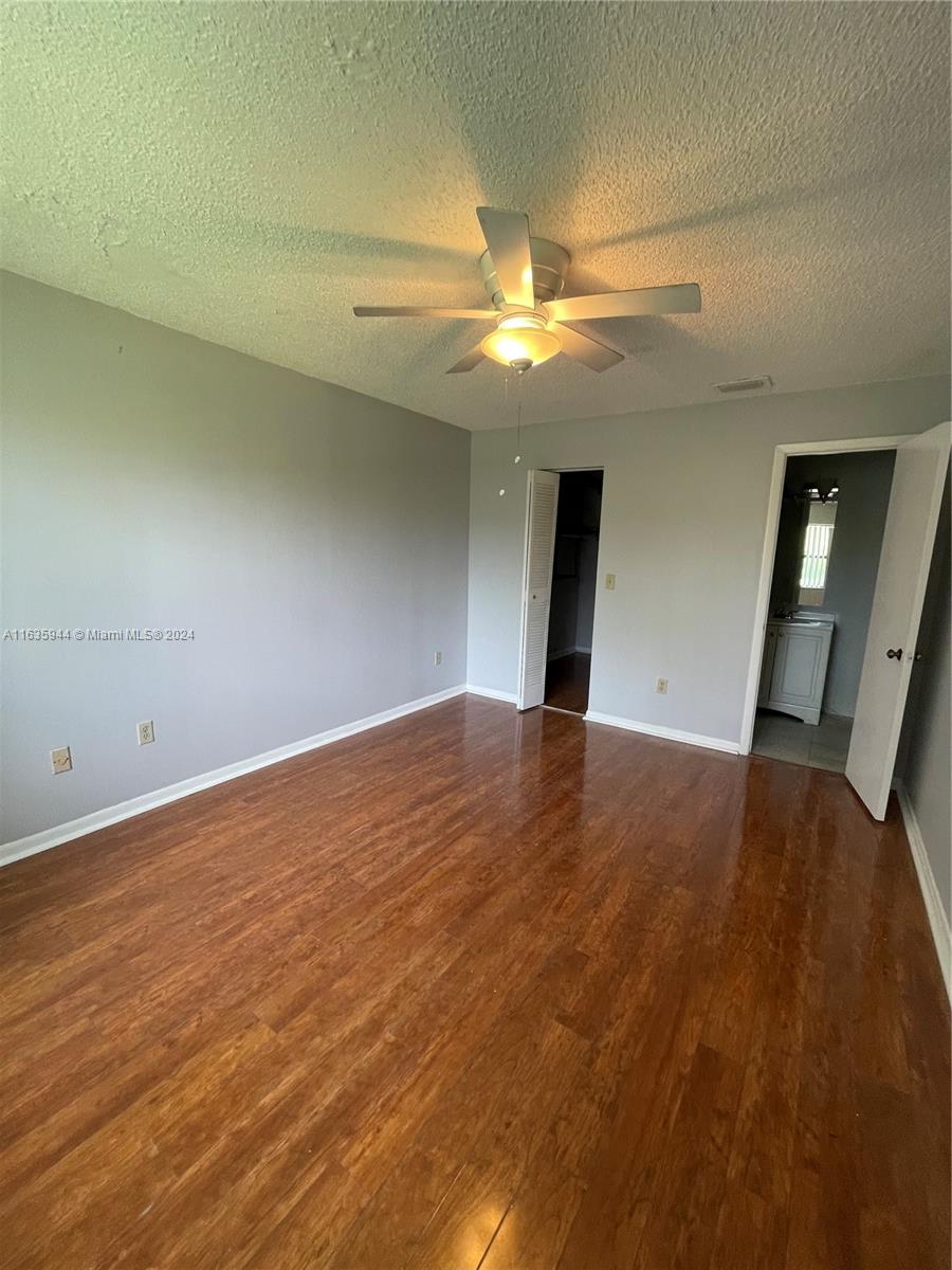 925 NE 209th St # 28 Unit: 202-28