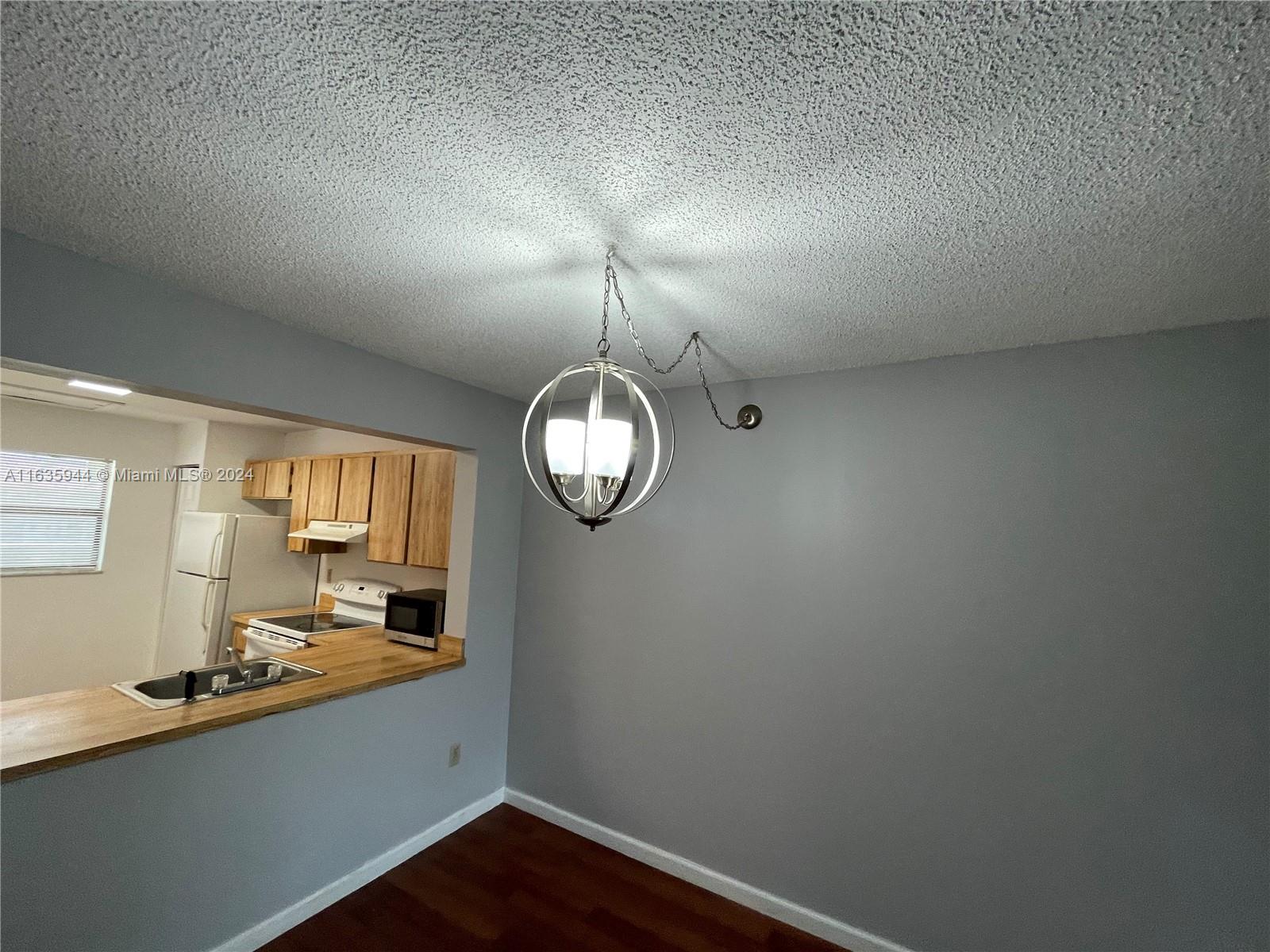 925 NE 209th St # 28 Unit: 202-28