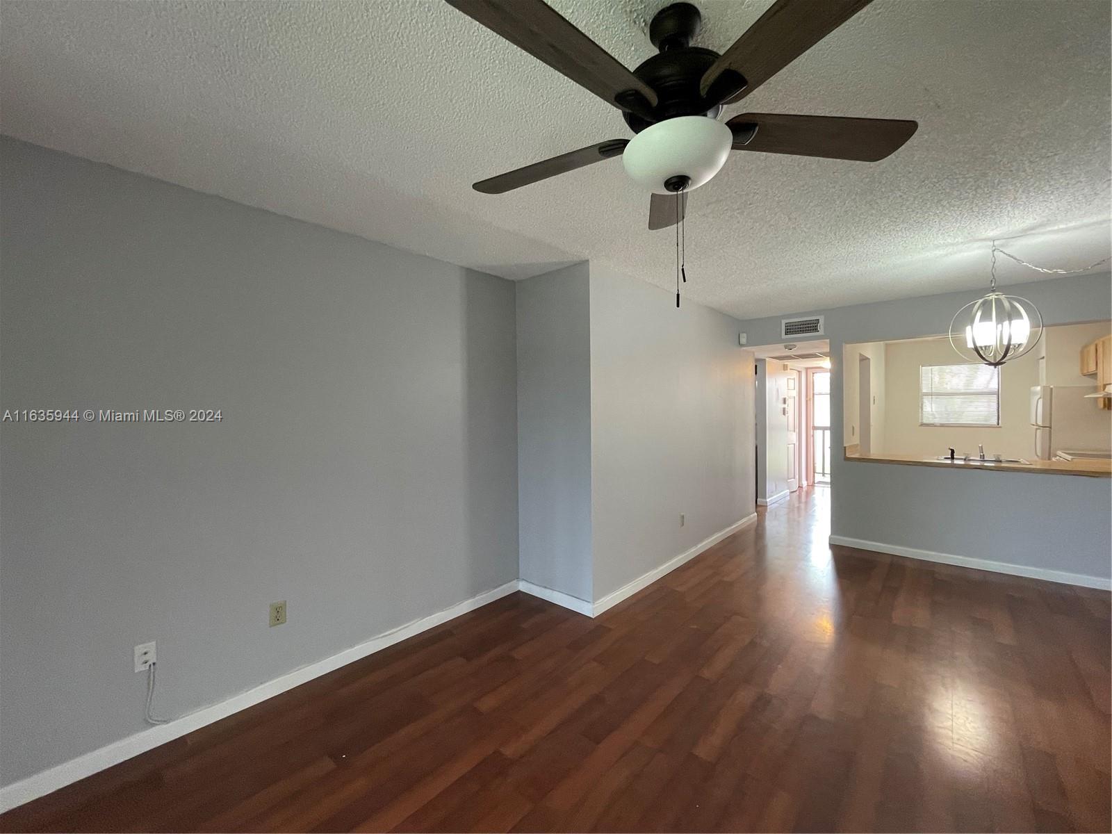 925 NE 209th St # 28 Unit: 202-28