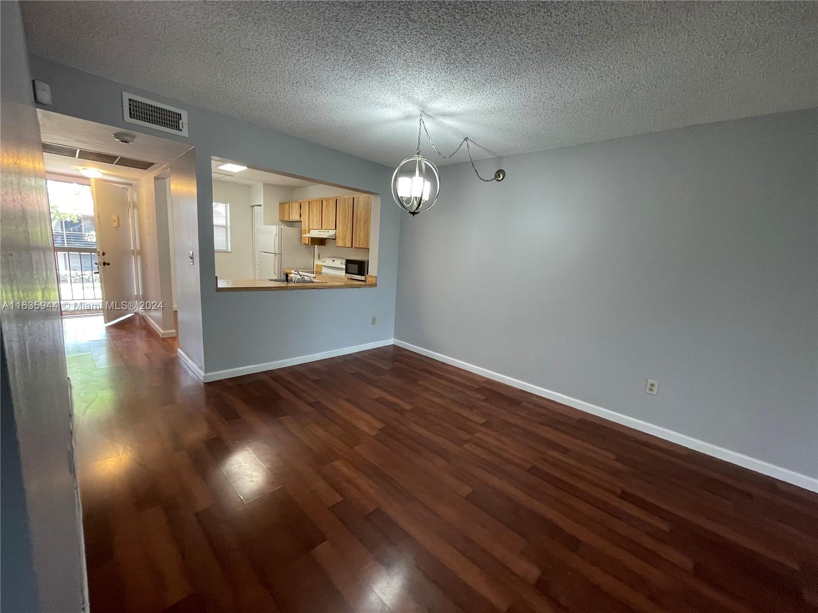 925 NE 209th St # 28 Unit: 202-28