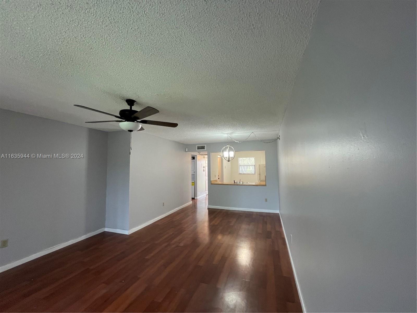 925 NE 209th St # 28 Unit: 202-28