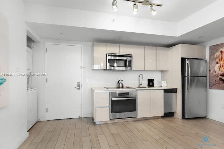 2602 E HALLANDALE BEACH BLVD Unit: 2706