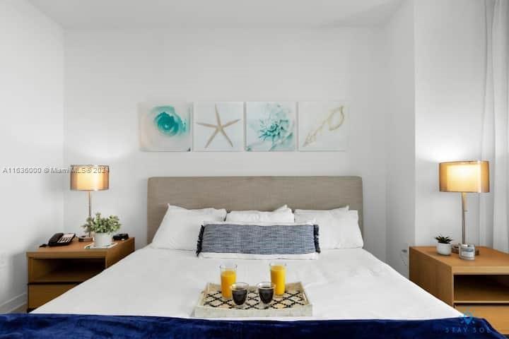 2602 E HALLANDALE BEACH BLVD Unit: 2706