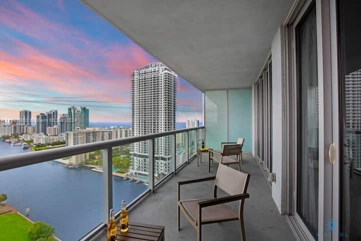 2602 E HALLANDALE BEACH BLVD Unit: 2706