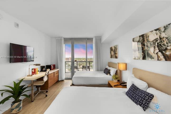 2602 E HALLANDALE BEACH BLVD Unit: 2706