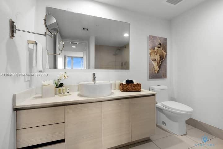 2602 E HALLANDALE BEACH BLVD Unit: 2706