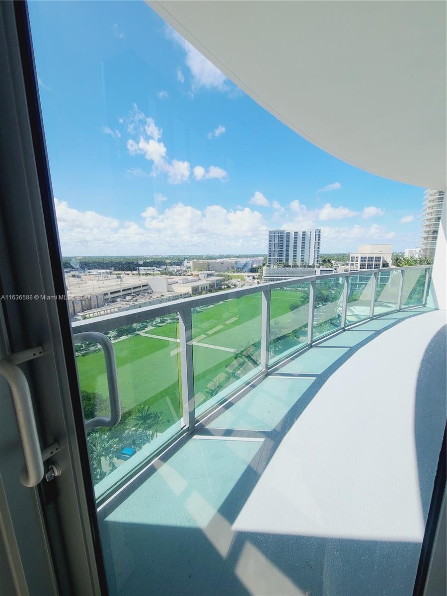 3301 NE 1 AVE # H1107