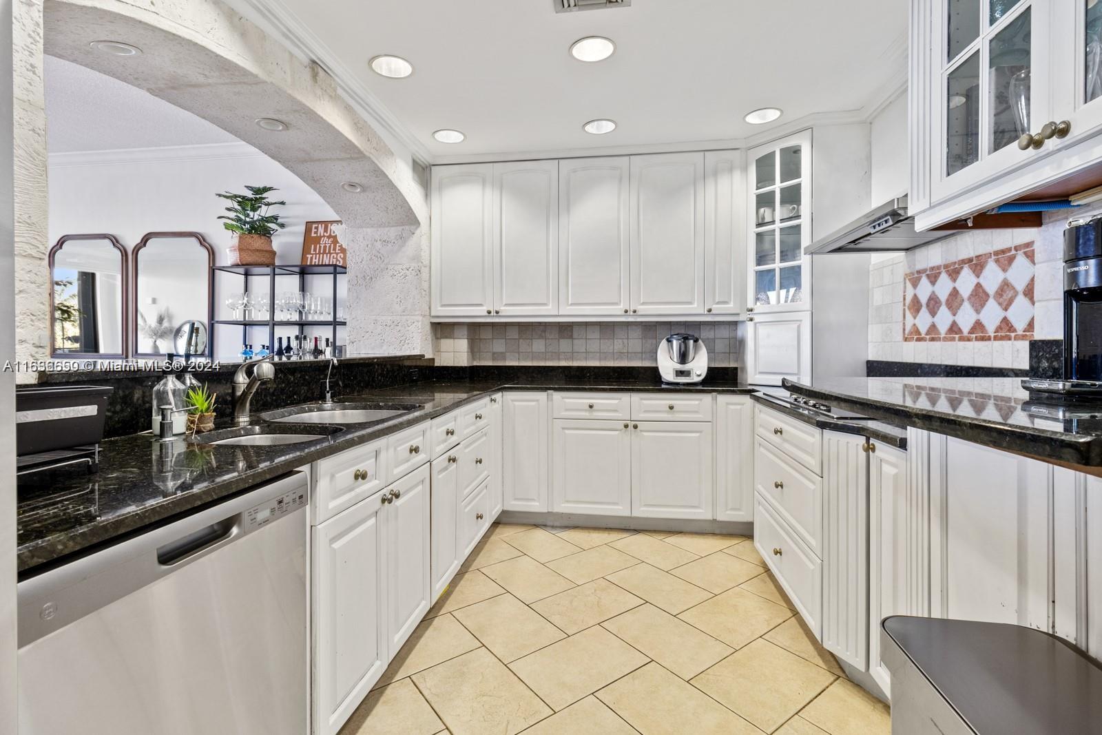 151 Crandon Blvd # 526