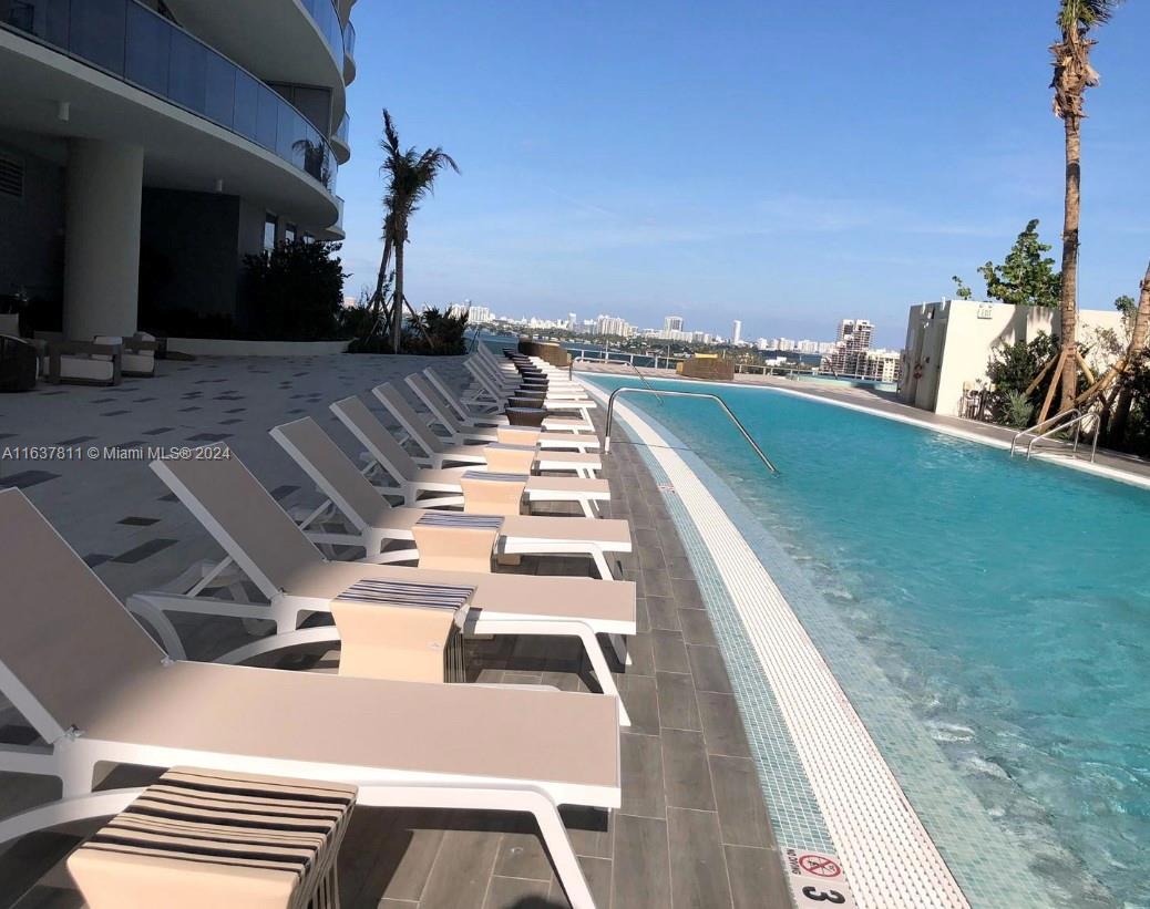 488 NE 18th St # 2206