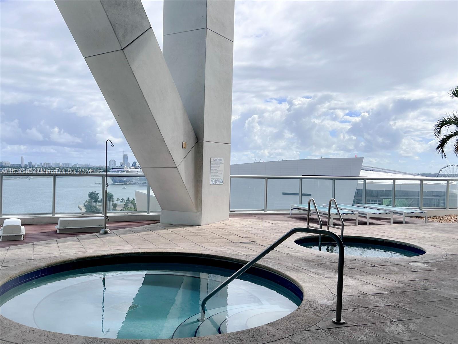 888 Biscayne Blvd # 3211