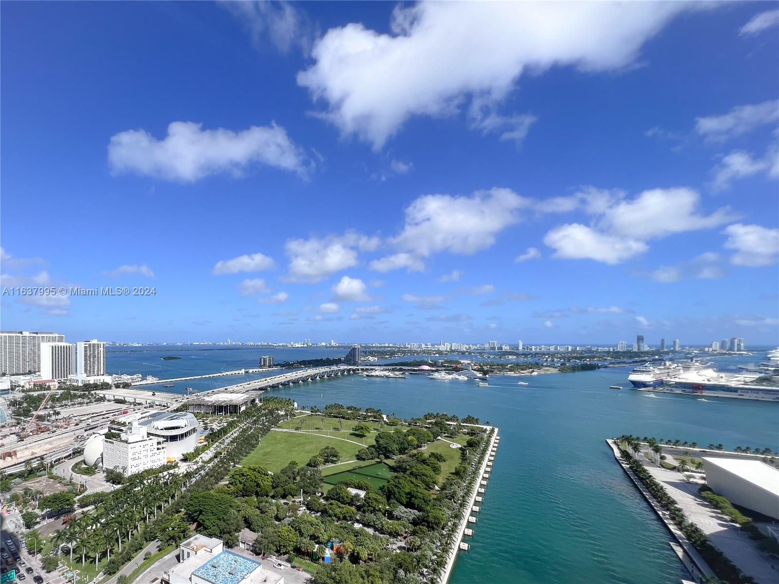 888 Biscayne Blvd # 3211