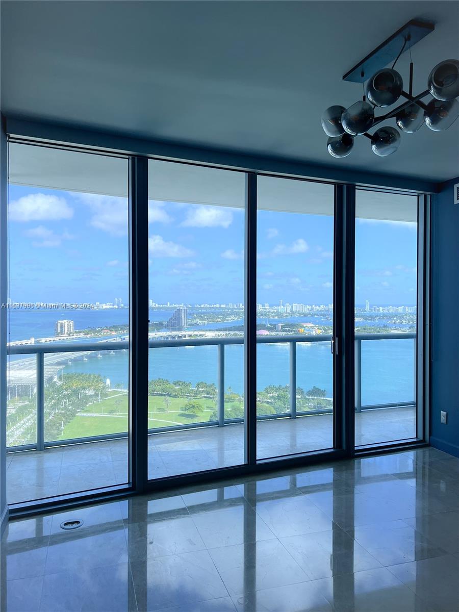 888 Biscayne Blvd # 3211