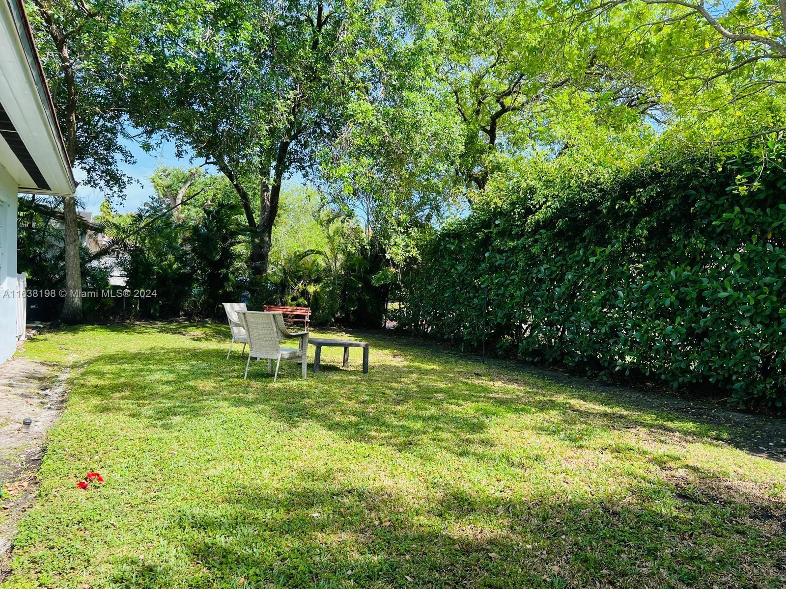 5209 Riviera Dr # 5209