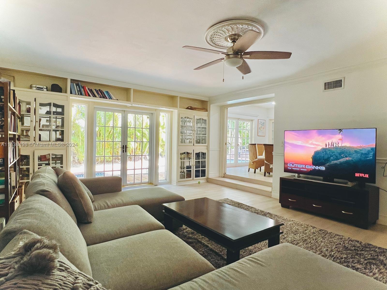 5209 Riviera Dr # 5209