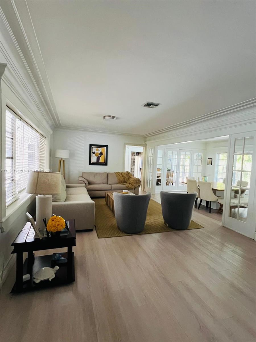 5209 Riviera Dr # 5209