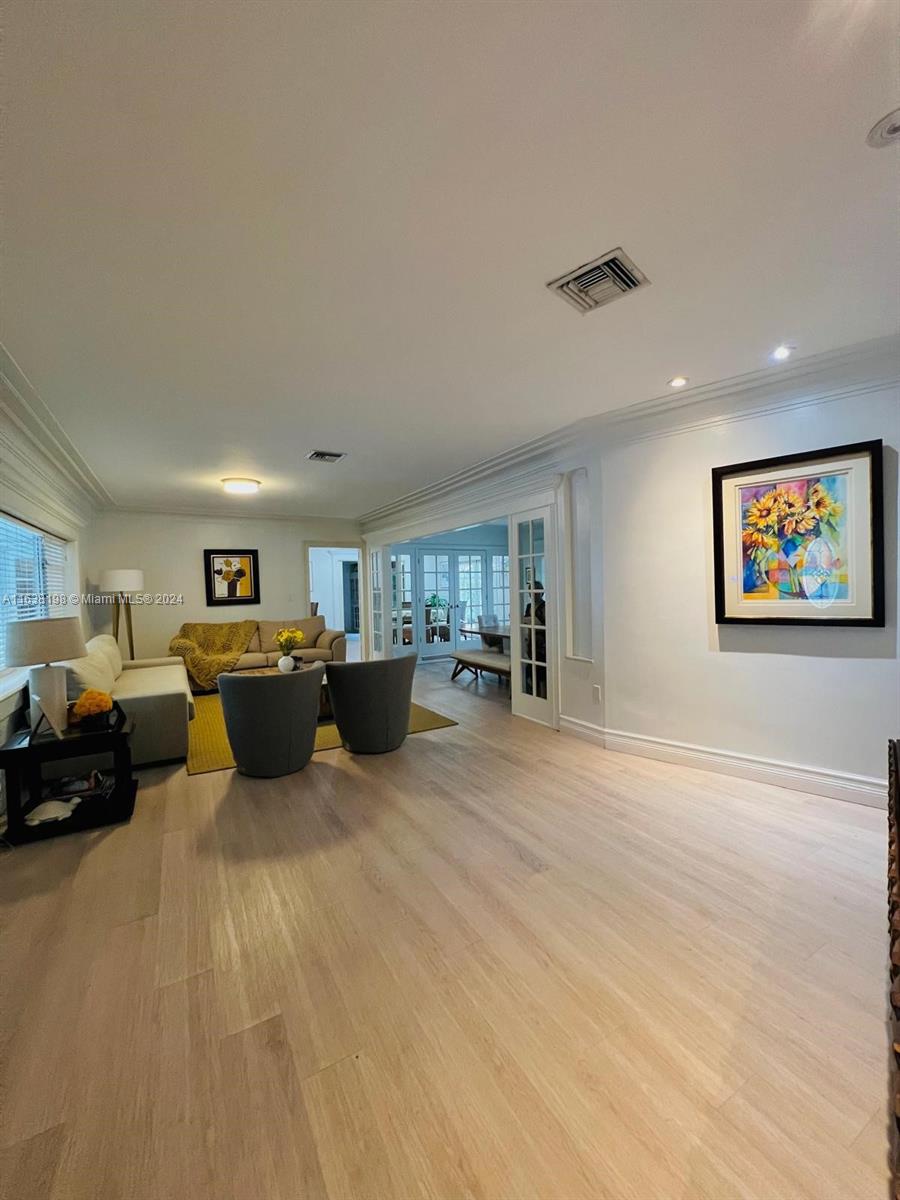 5209 Riviera Dr # 5209