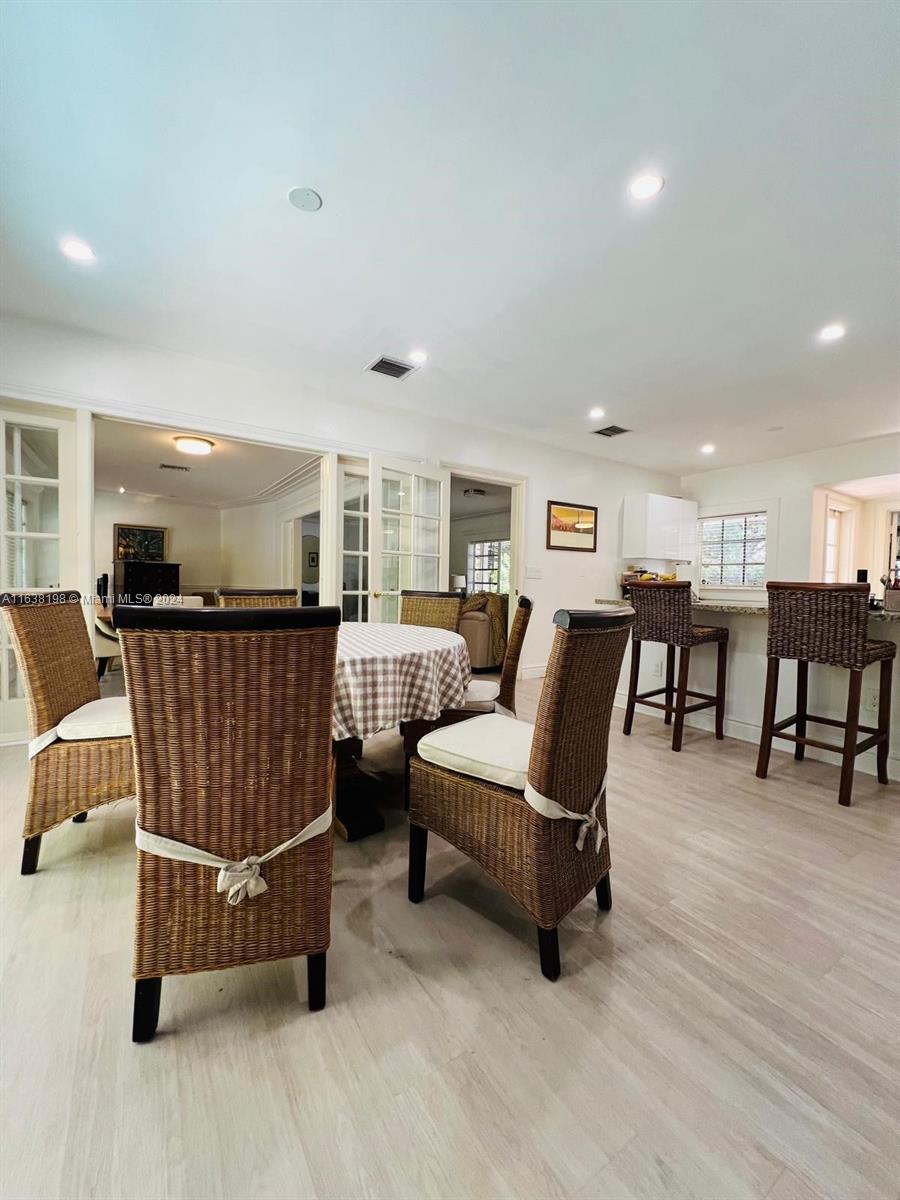 5209 Riviera Dr # 5209