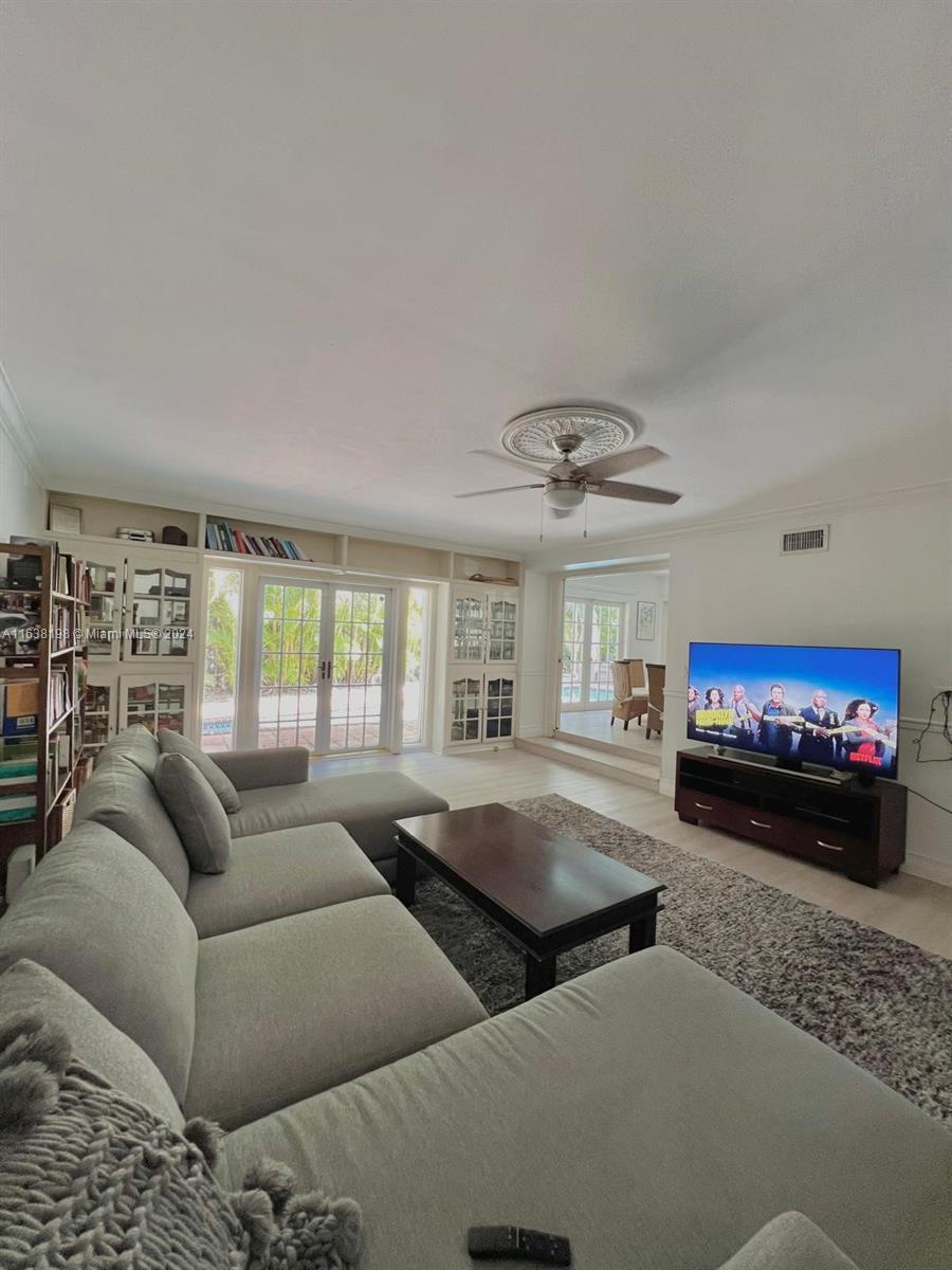 5209 Riviera Dr # 5209