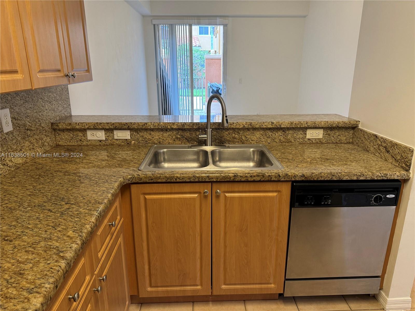 960 SW 143rd Ave # 2204