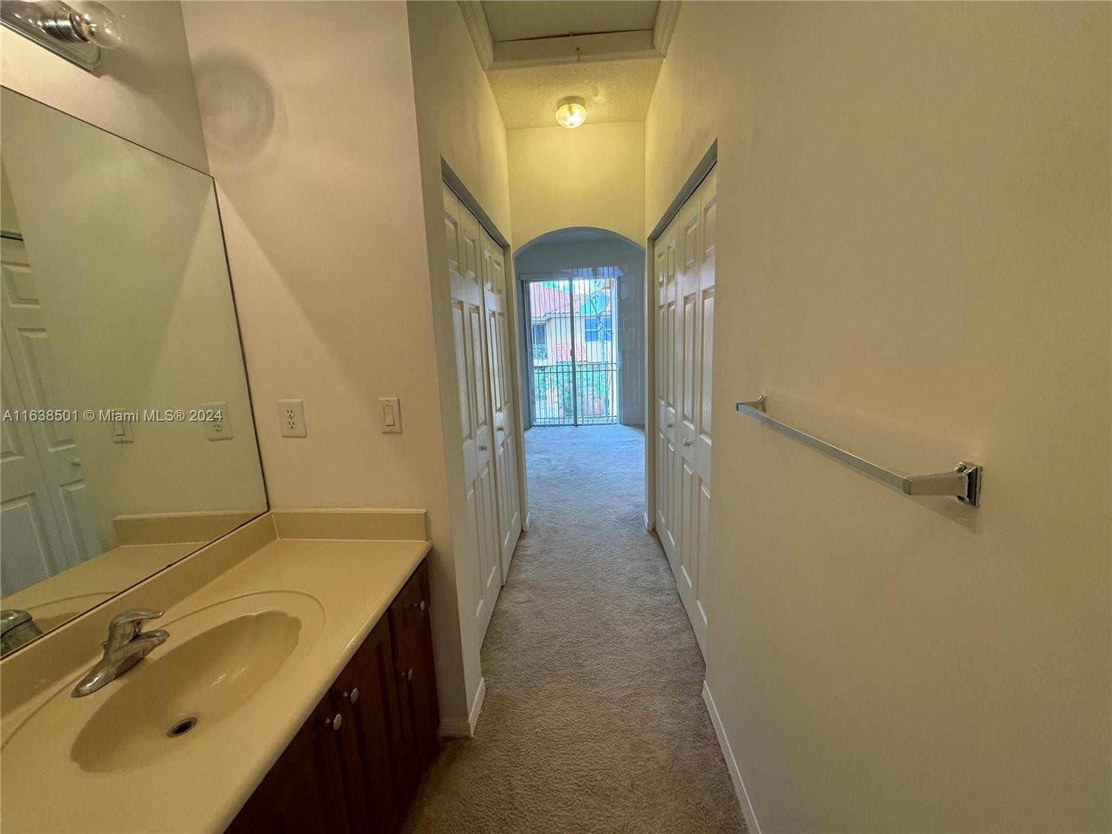 960 SW 143rd Ave # 2204