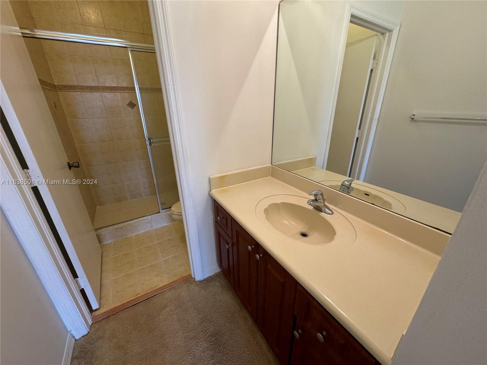 960 SW 143rd Ave # 2204
