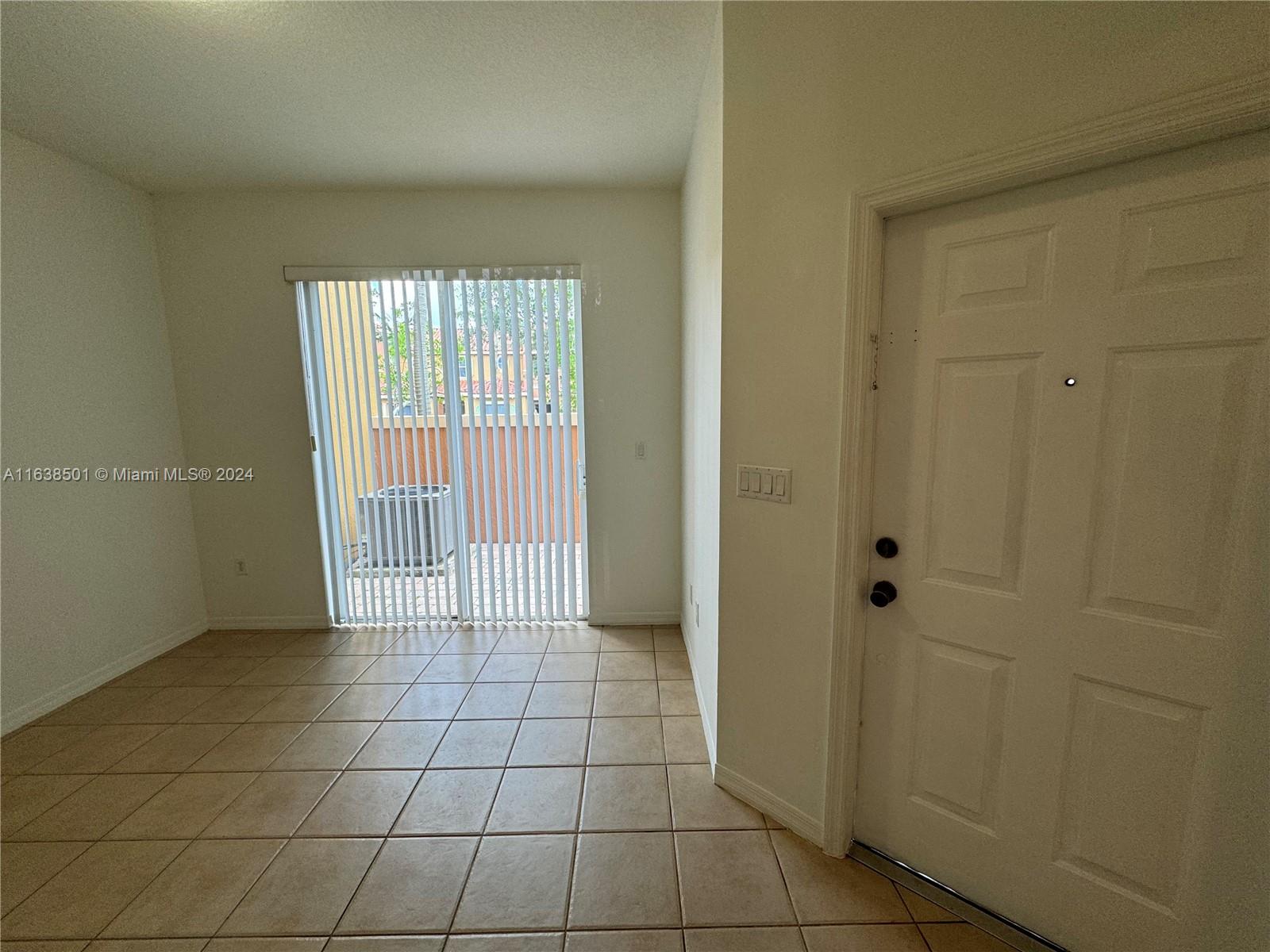 960 SW 143rd Ave # 2204