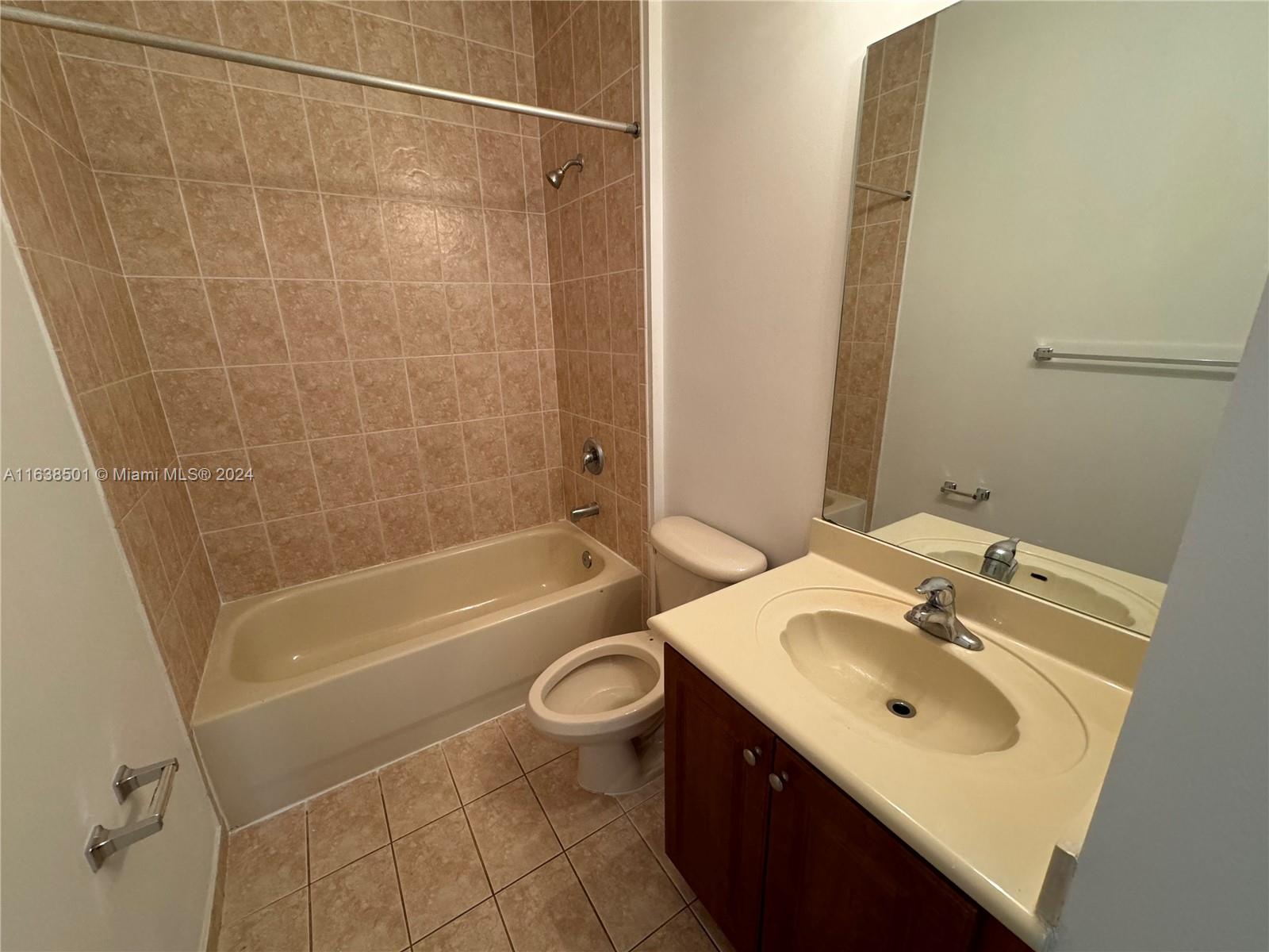 960 SW 143rd Ave # 2204