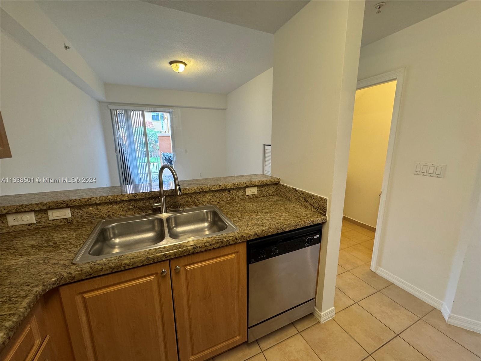 960 SW 143rd Ave # 2204
