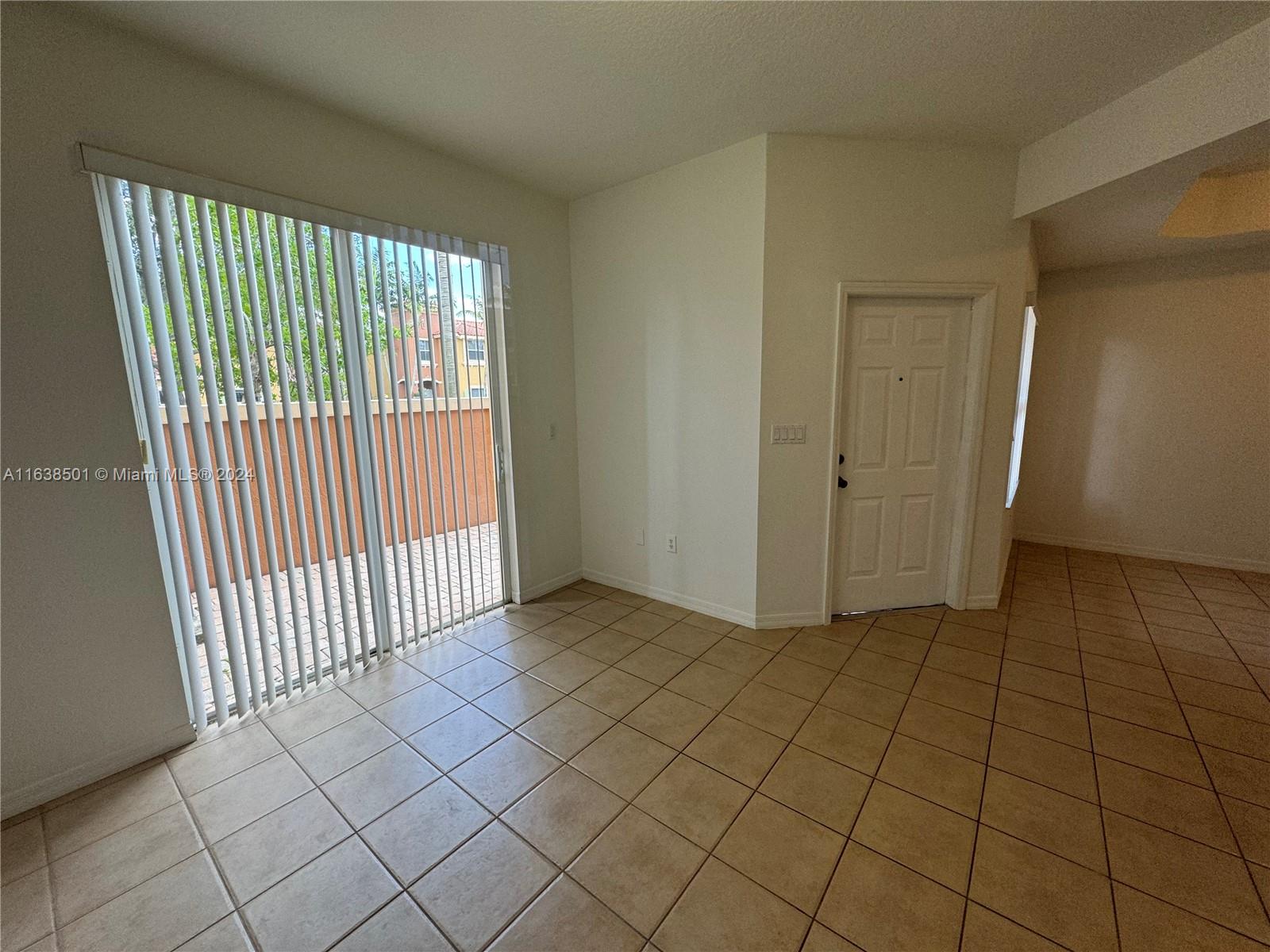 960 SW 143rd Ave # 2204