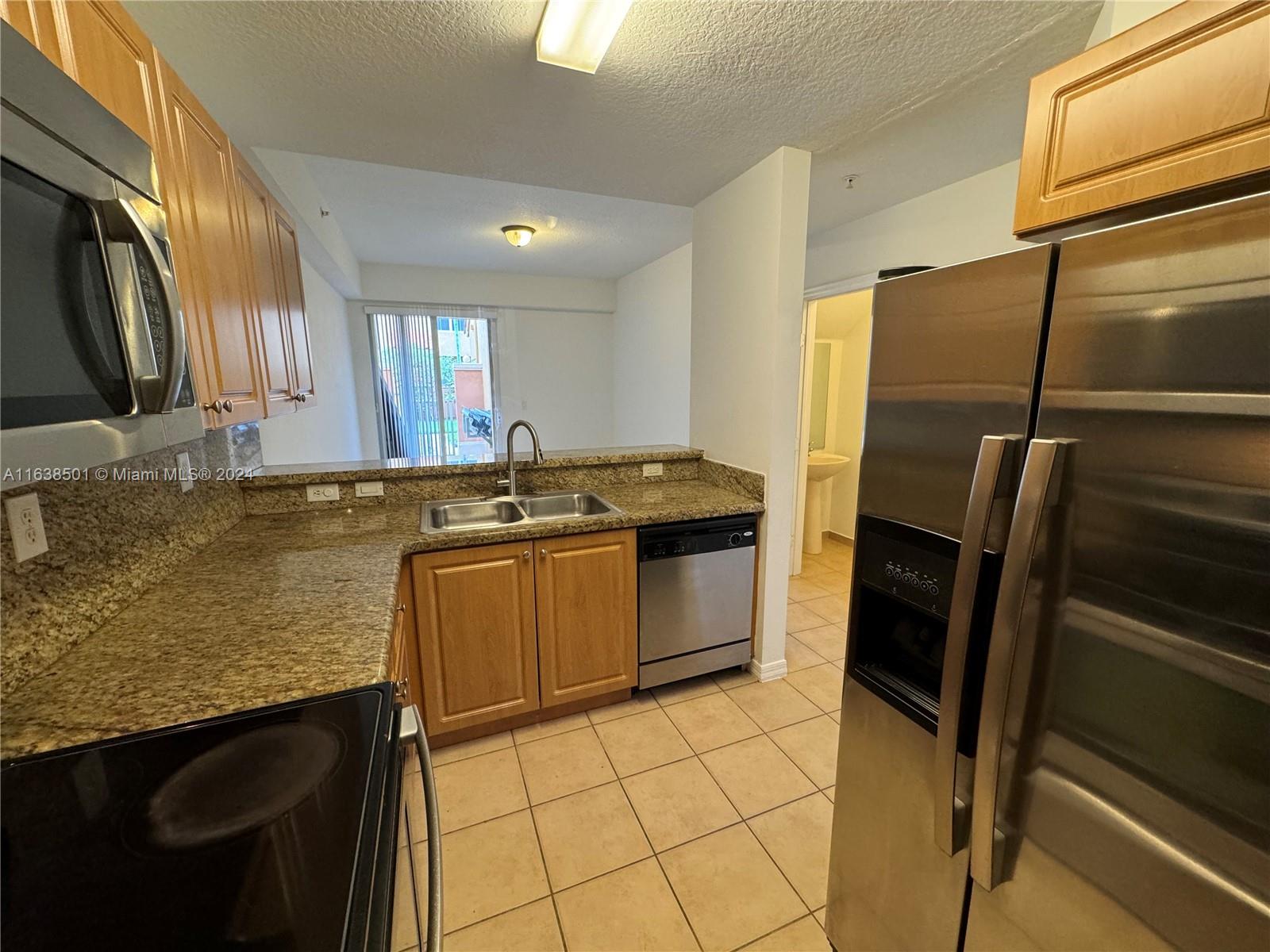 960 SW 143rd Ave # 2204