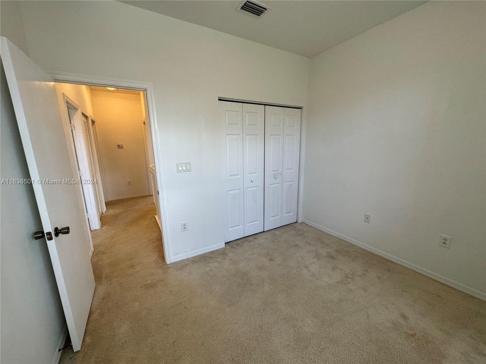 960 SW 143rd Ave # 2204