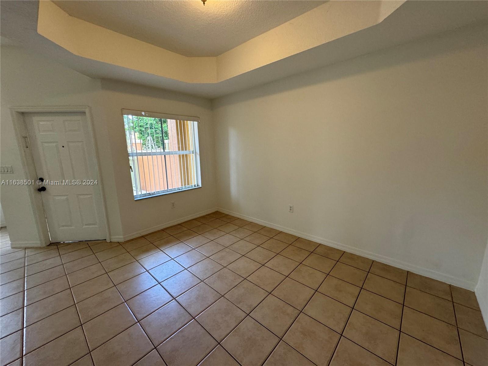 960 SW 143rd Ave # 2204