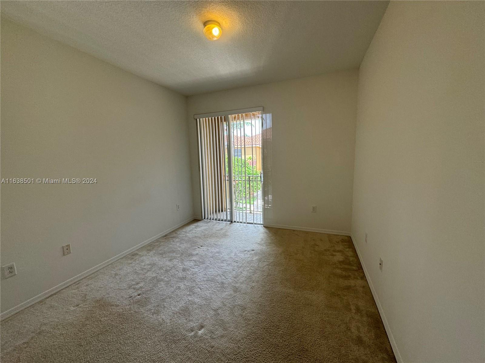 960 SW 143rd Ave # 2204