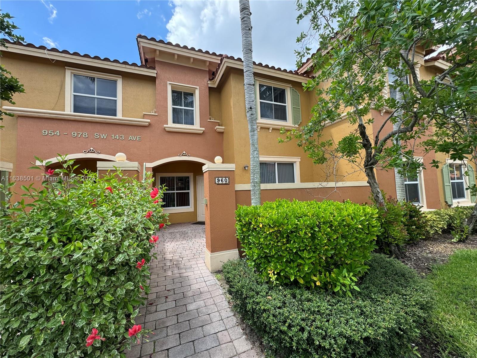 960 SW 143rd Ave # 2204