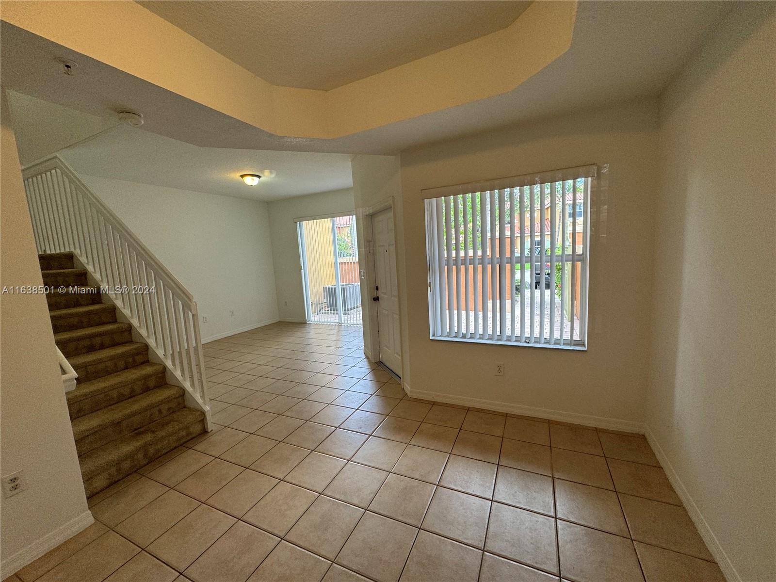 960 SW 143rd Ave # 2204