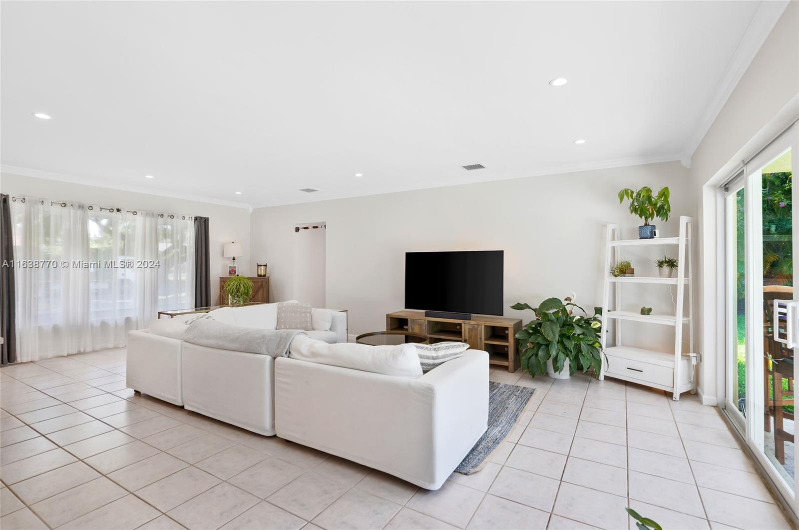 160 NW 92nd St