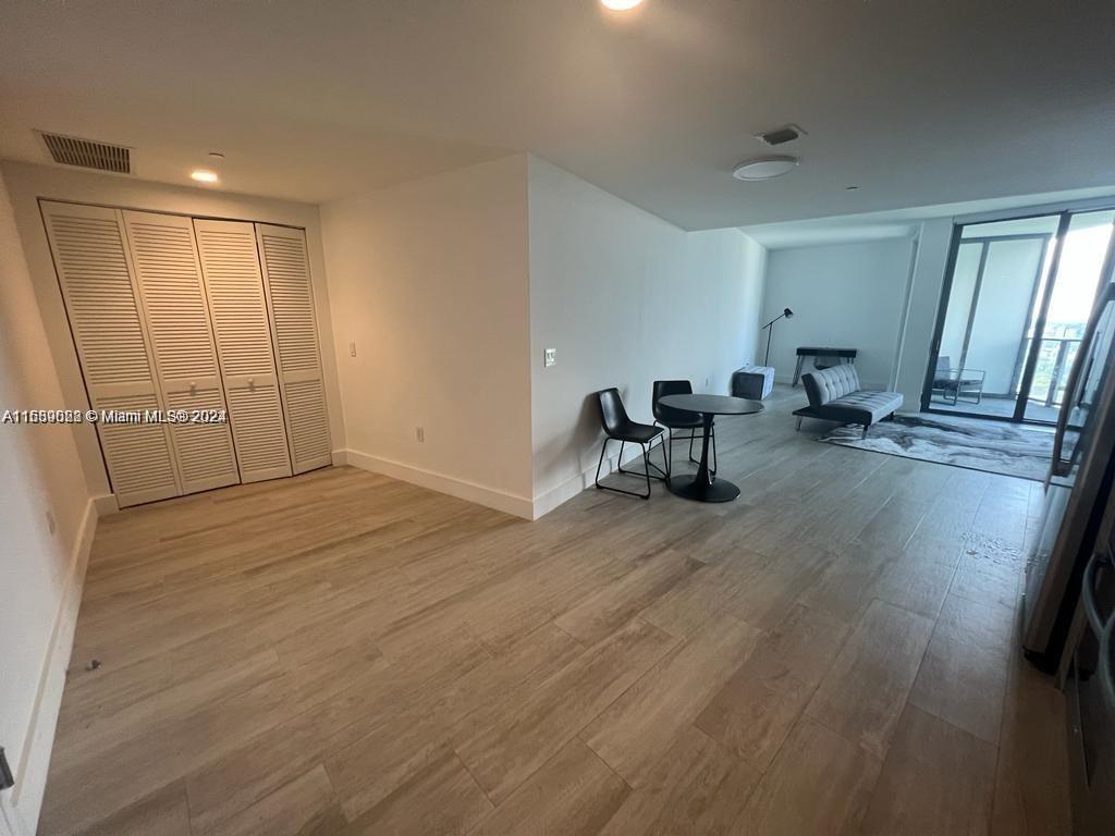 121 NE 34th St # 2014